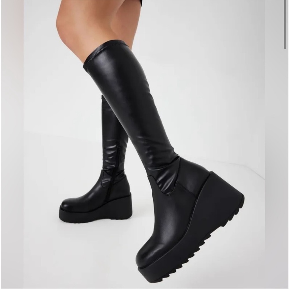 Steve Madden “Kiam” Platform Boot - Size 7.   Worn Twice - Like New!